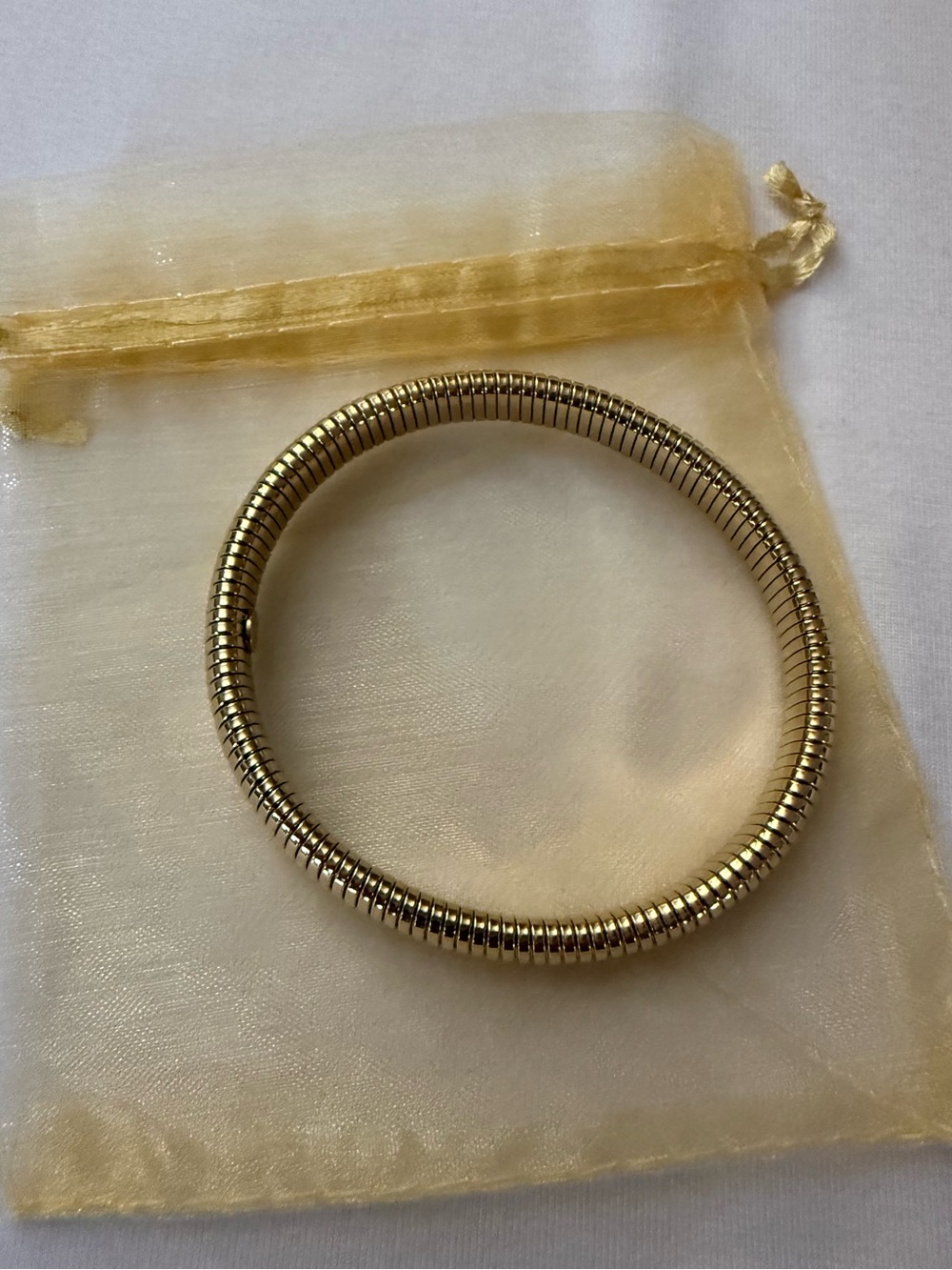 NWOT (Never Worn) Women’s Flexible Coil Stretch Bangle Bracelet in a Gold Finish
